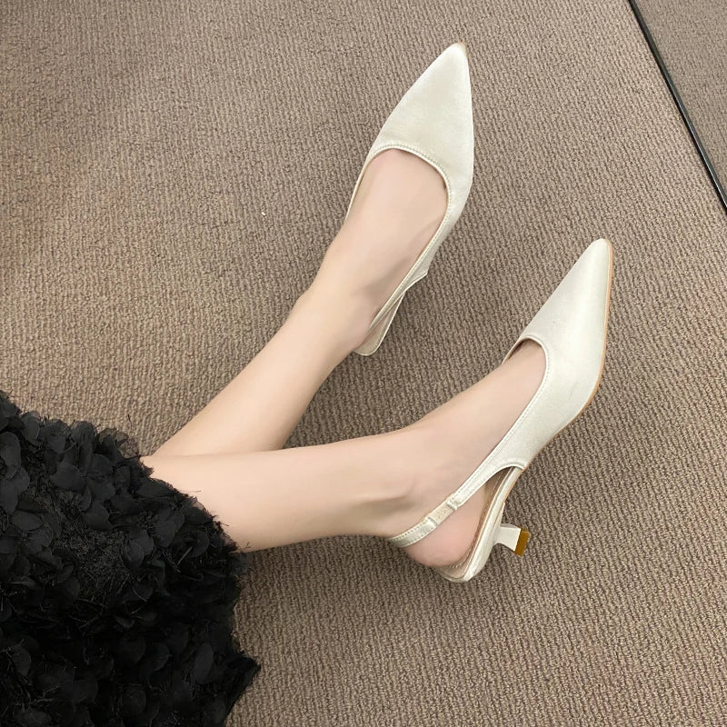 sandales ethniques femme, slingback talon 4 cm, sandales ouvertes élégantes, escarpins style tribal, sandales habillées ethniques, sandales sans plateforme confort, chaussures femme bohème chic, sandales mode minimaliste, sandales style ethnique moderne, chaussures soirée culturelles